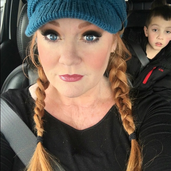 Meet your Posher, Julie layne - Picture 7 of 7